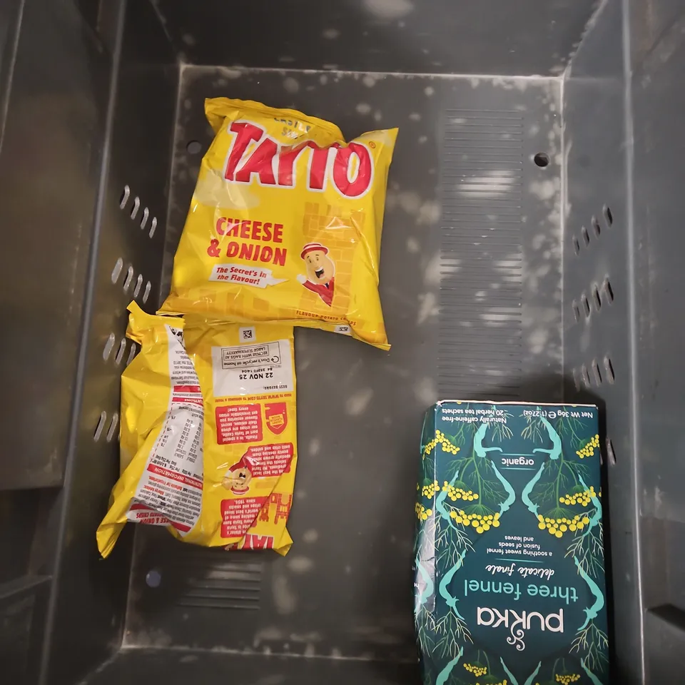 APPROXIMATELY 10 ASSORTED FOOD ITEMS TO INCLUDE - DRIP SPARKLING WATER - BOURNVILLE CHOCOLATE - PUKKA SUPREME MATCHA GREEN - ETC