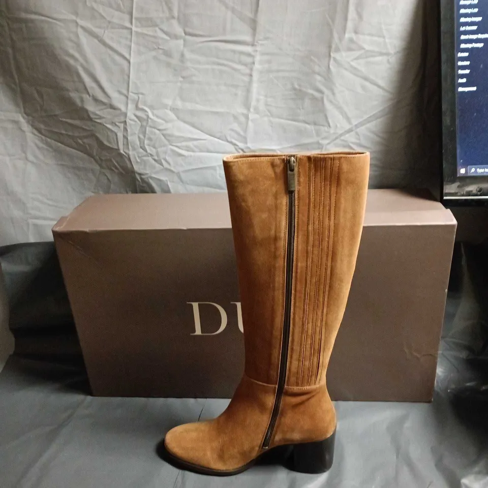 DUO BOOTS  DALIA TAN SUEDE KNEE-HIGH BOOTS – ZIP, BLOCK HEEL - SIZE EUR 39 