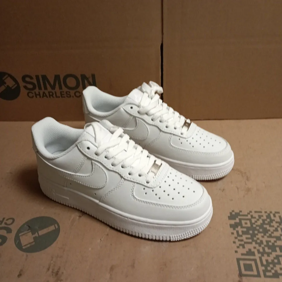 NIKE AIR FORCE 1 LOW WHITE TRAINERS SIZE 6