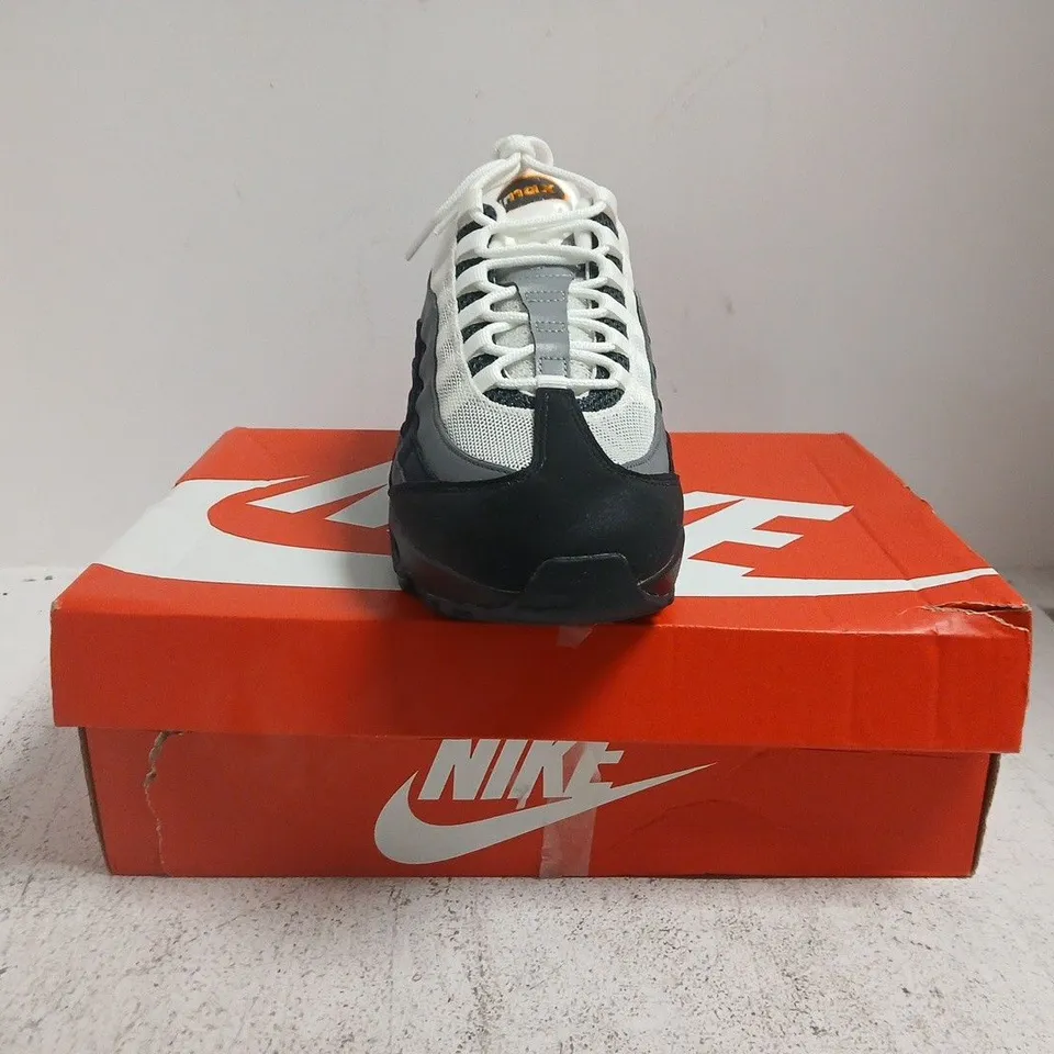 BOXED PAIR OF NIKE AIR MAX 95 BIG BUBBLE TRAINERS IN BLACK/GREY/WHITE SIZE UK 10