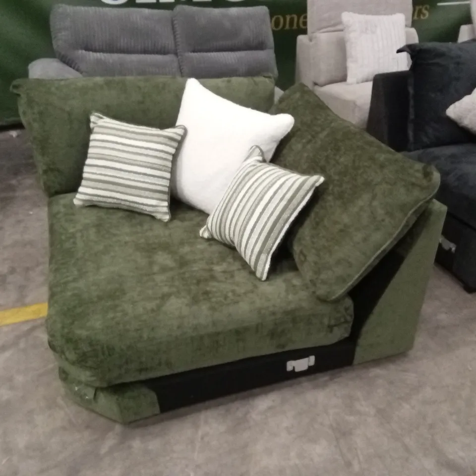 5 x ASSORTED DESIGNER SOFA PIECES