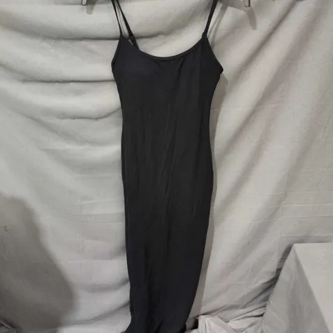 PRETTYLITTLETHING SHAPE BLACK SLIP DRESS, UK 18 (EU 38, US 14) – BRAND TAG ATTACHED