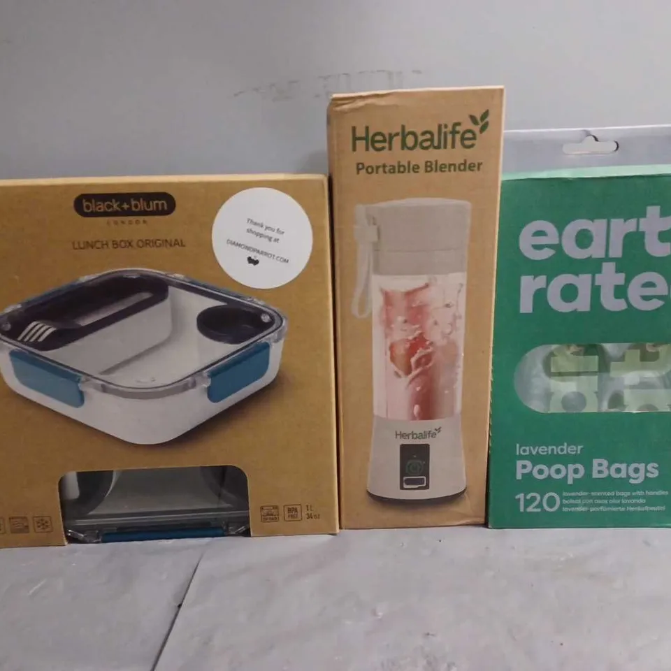 BOX OF APPROXIMATELY 20 ASSORTED ITEMS TO INCLUDE - EARTH RATED POOP BAGS , PORTABLE BLENDER , LUNCH BOX ETC