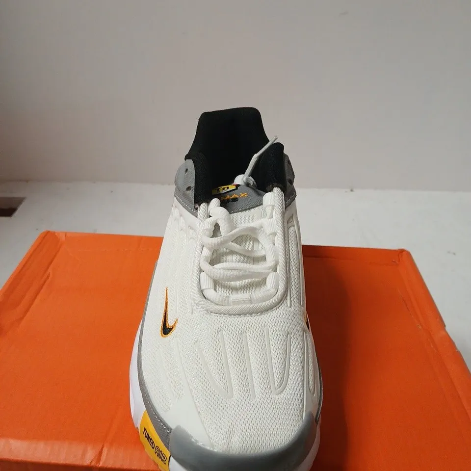 BOXED PAIR OF NIKE TUNED AIR TRAINERS – UK SIZE 5.5