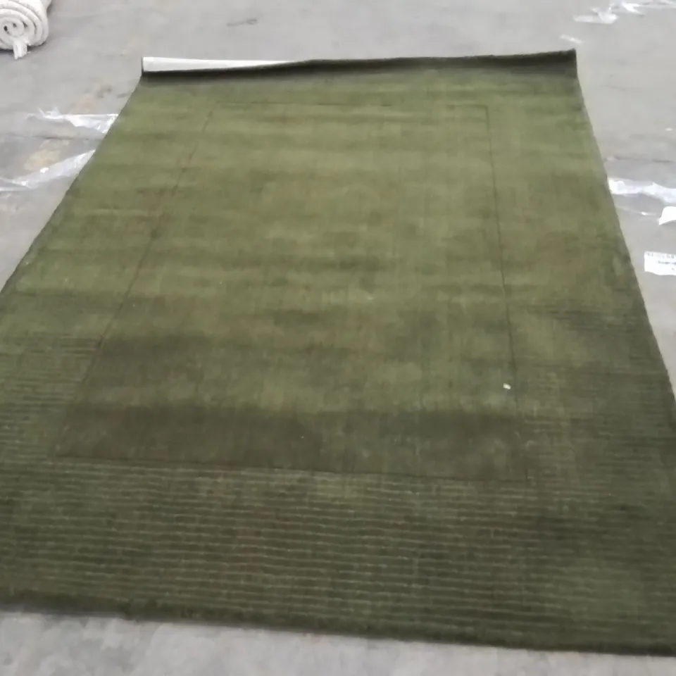 QUALITY DESIGNER AREA RUG - APPROXIMATELY 225X160CM