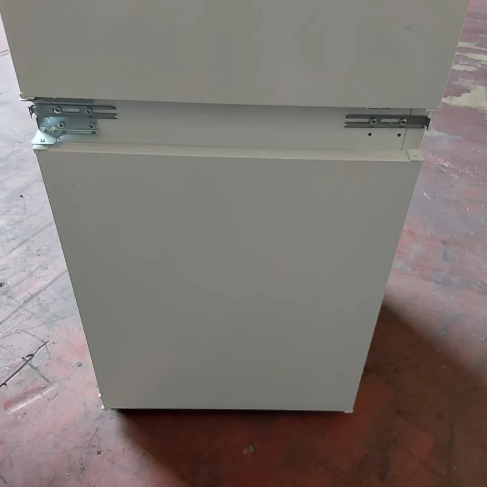 INDESIT FRIDGE FREEZER - WHITE 