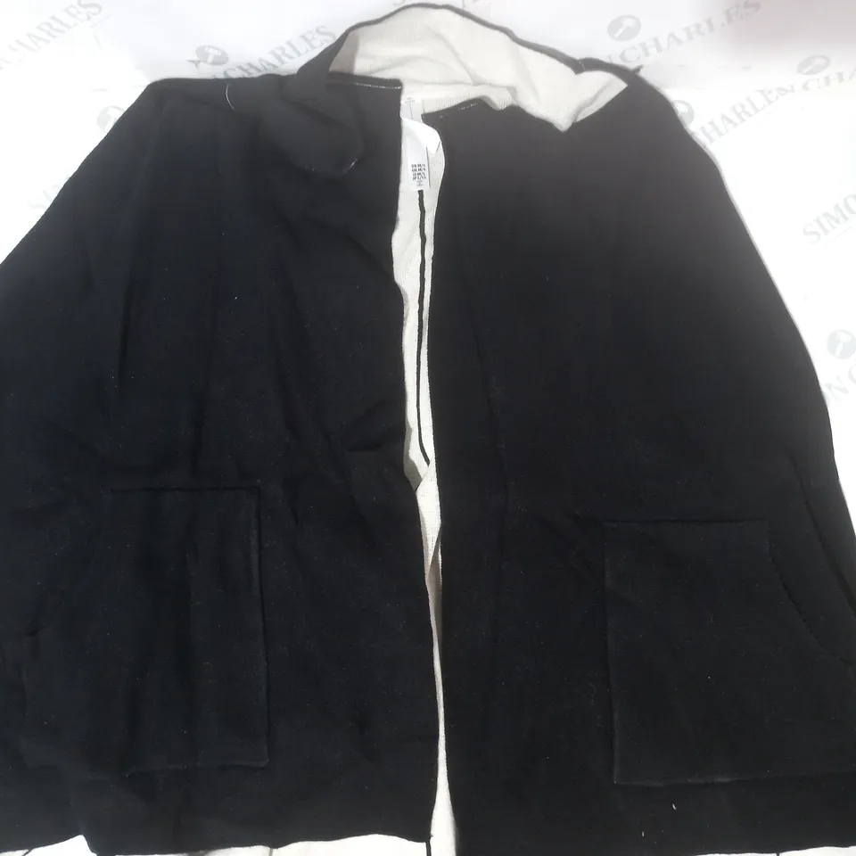 MARLA WYNNE DOUBLE FACE PONCHO WITH POCKETS IN BLACK - SIZE M/L
