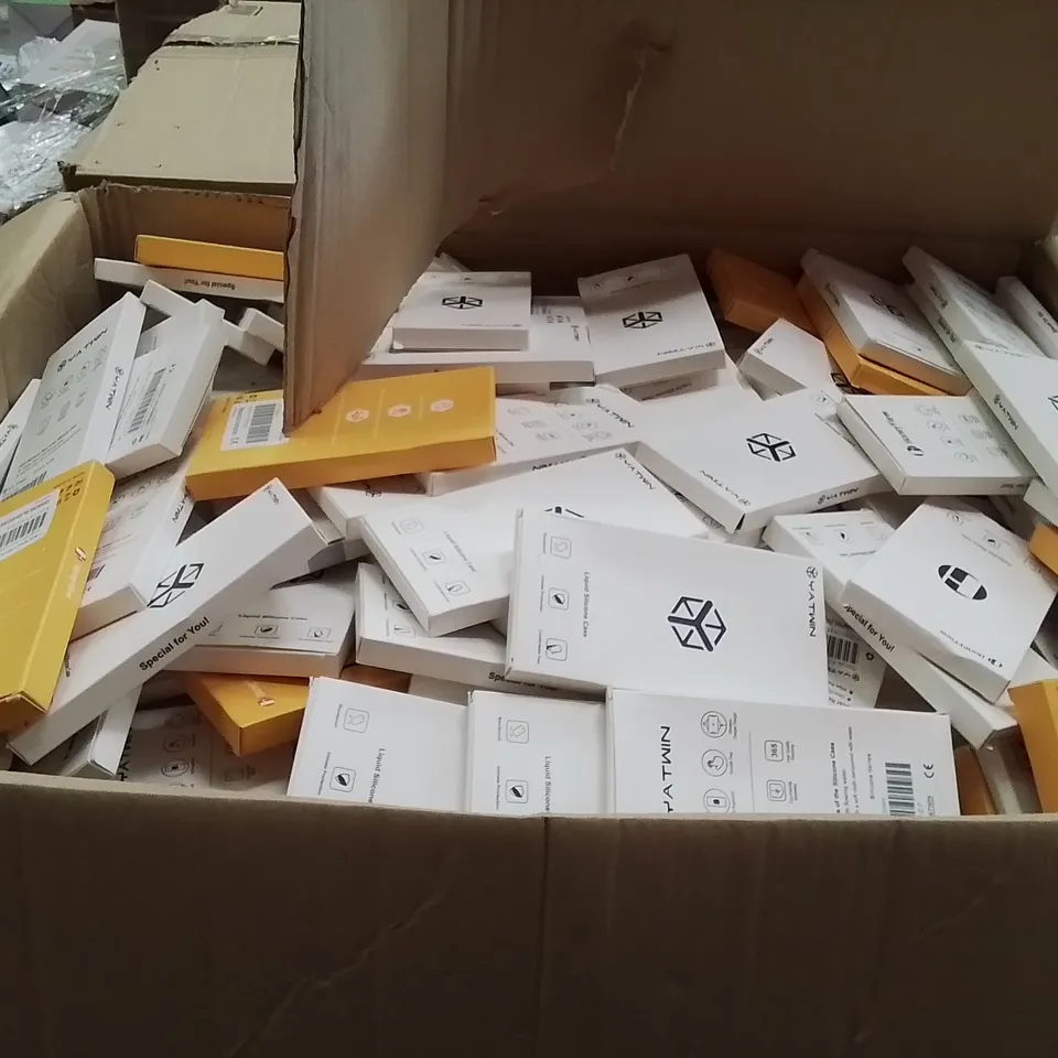 PALLET CONTAINING A LARGE QUANTITY OF PHONE CASES,SCREEN PROTECTORS 