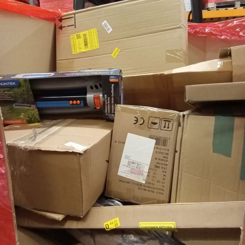 PALLET OF ASSORTED HOUSEHOLD GOODS AND PRODUCTS TO INCLUDE; DOOR MAT, GARDEN SPRINKLER, TRUNK RIDE-ON SUITCASE ETC