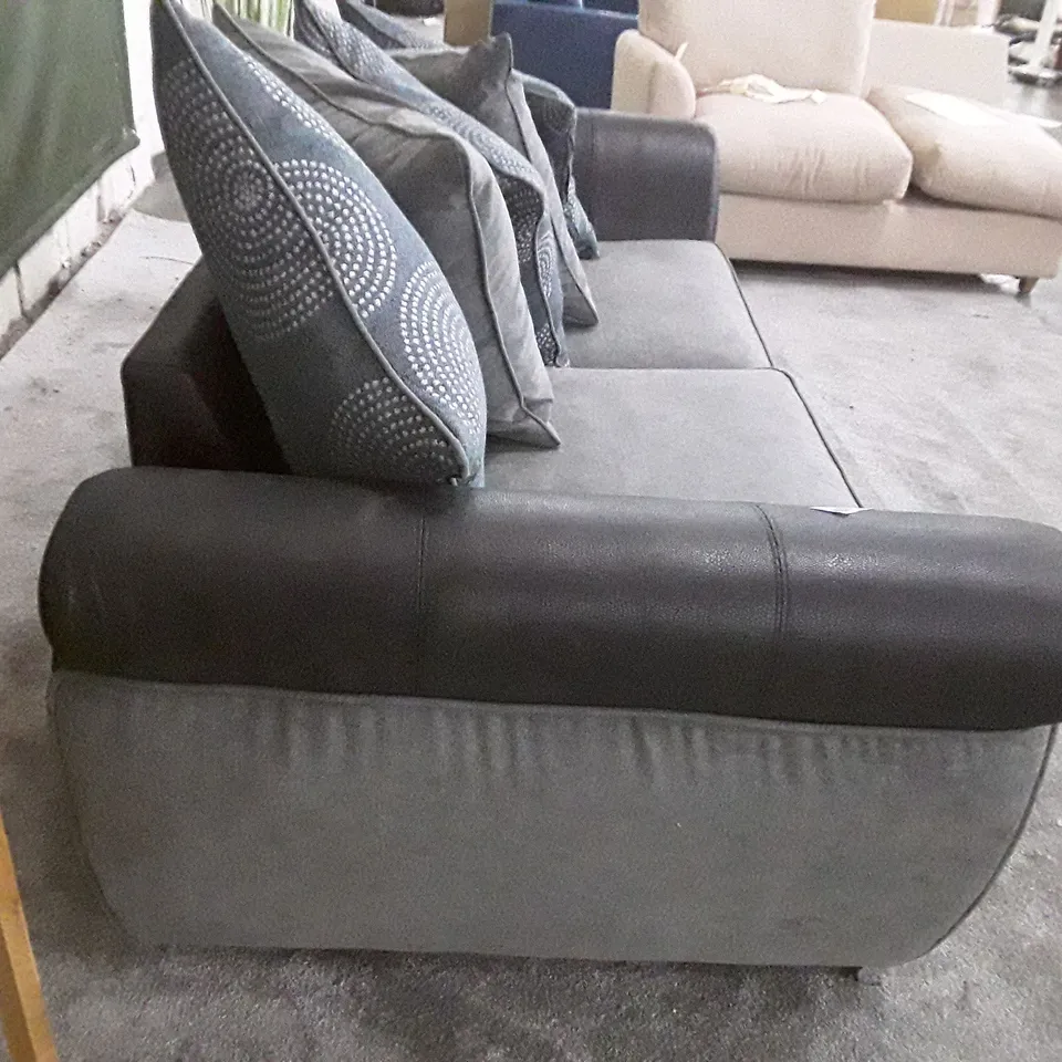 QUALITY DESIGNER 3 SEATER SOFA - GREY FABRIC/BLACK LEATHER