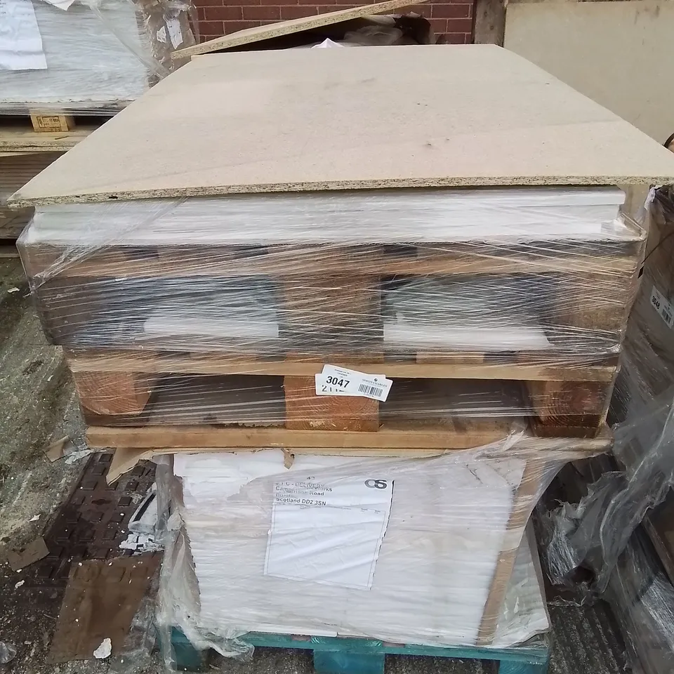 PALLET OF LARGE QUANTITY OF KITCHENS/BEDROOM REPLACEMENT CABINET DOOR/DRAWER/END PANELS IN ASSORTED SIZES