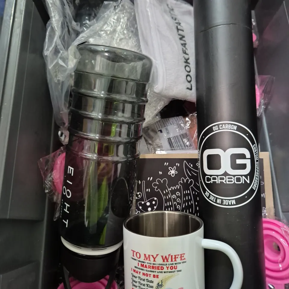 APPROXIMATELY 15 ASSORTED HOUSEHOLD ITEMS TO INCLUDE GREETINGS CARDS, SELF-ADHESIVE FABRIC DRESSING AND MOTIVATIONAL CARDS