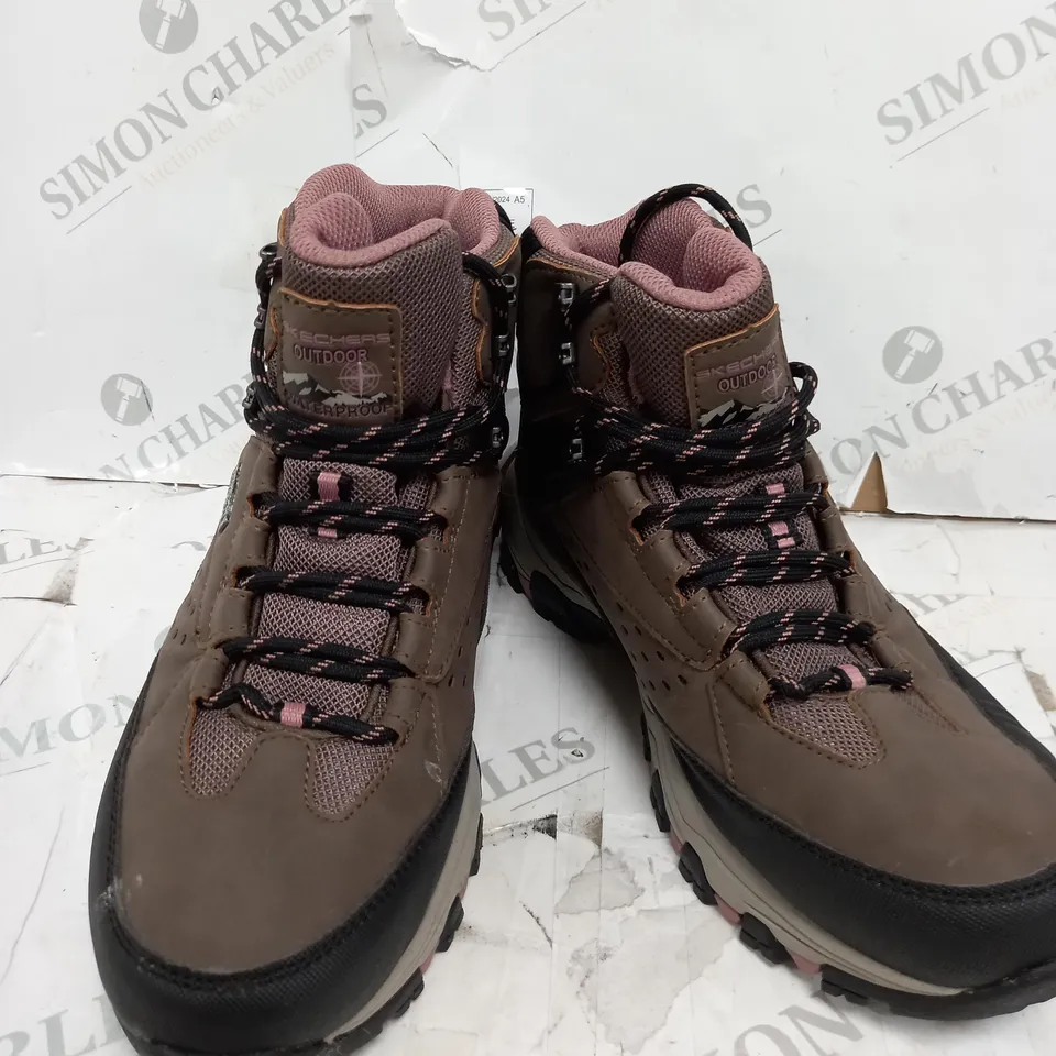 SKECHERS CHOCOLATE HIKING BOOTS SIZE 5.5