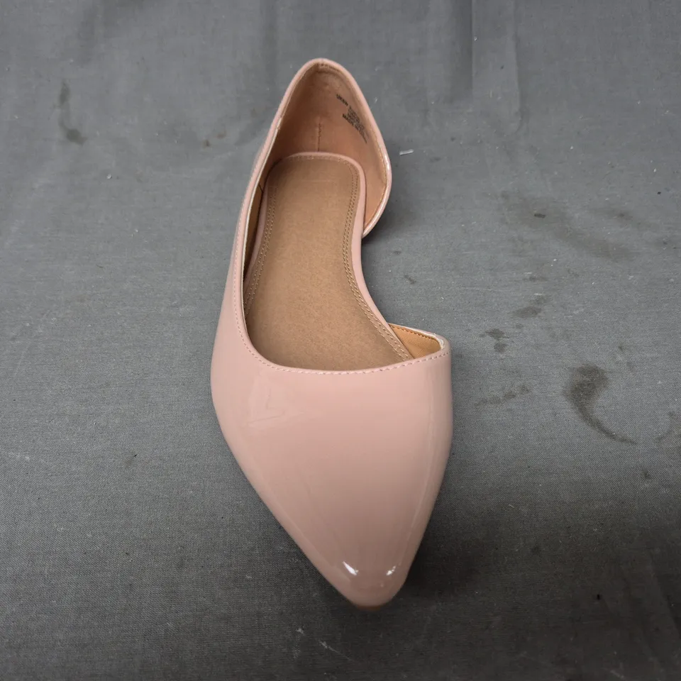 BOXED PAIR OF ASOS DESIGN WIDE FIT POINTED TOE FLATS IN NUDE UK SIZE 8