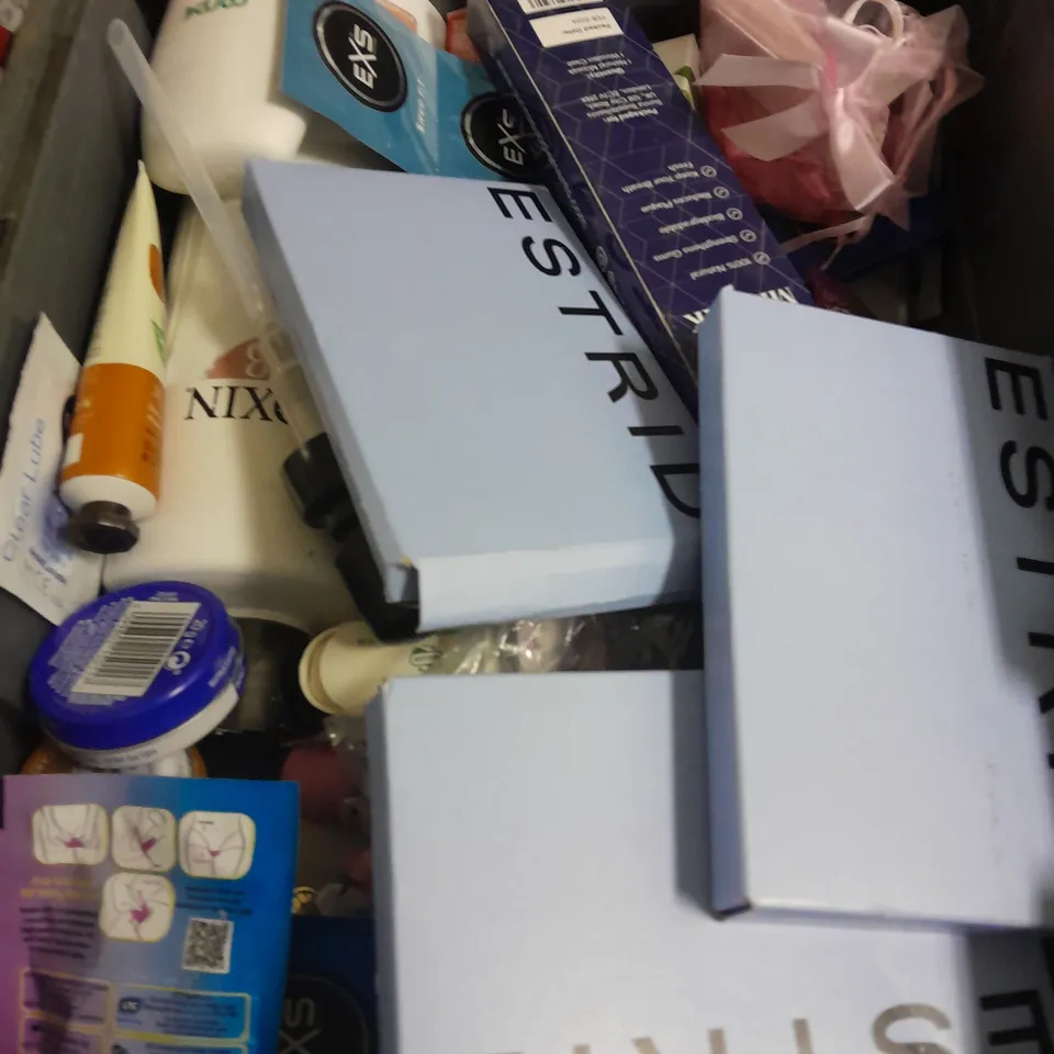 APPROXIMATELY 20 ASSORTED HEALTH & BEAUTY PRODUCTS TO INCLUDE WILD DEODORANT REFILL, MAYBELLINE EYESHADOW PALETTE AND MAN THEORY BEARD OIL
