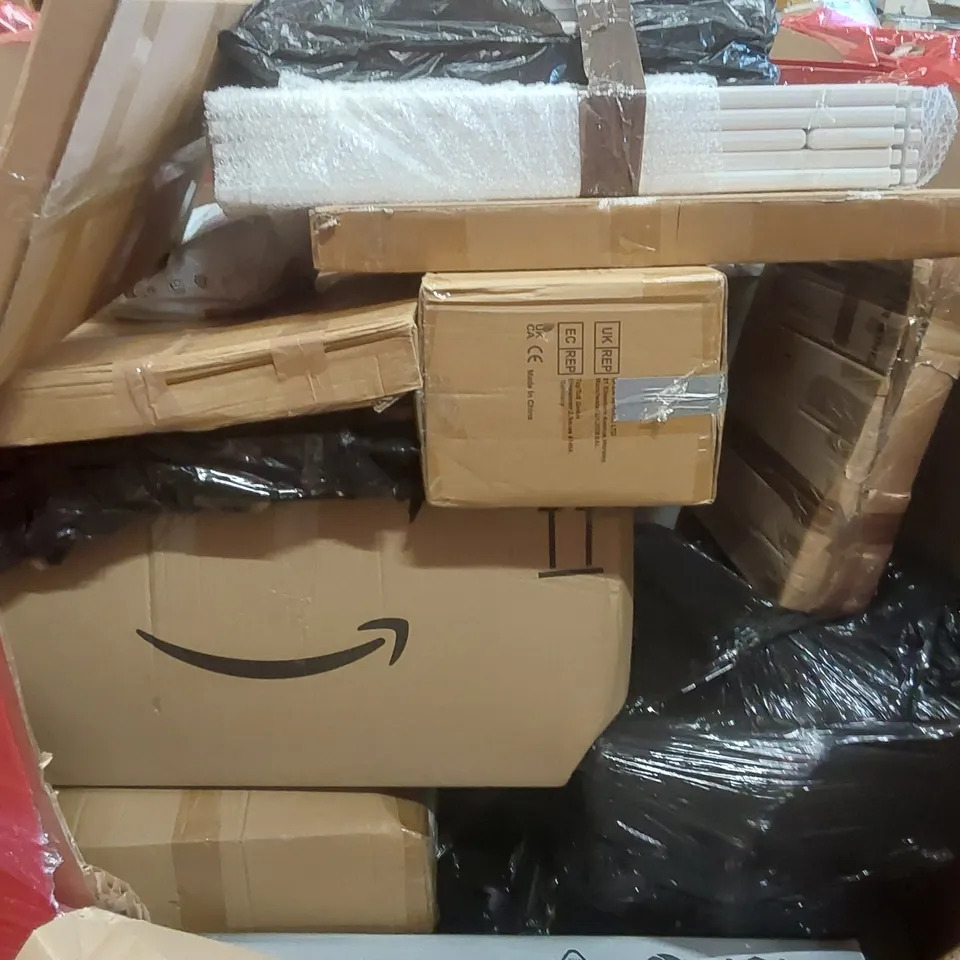 PALLET OF ASSORTED ITEMS TO INCLUDE: PLAYPENS, PLAYMAT, KIDS HORSE CLUB TOY ECT