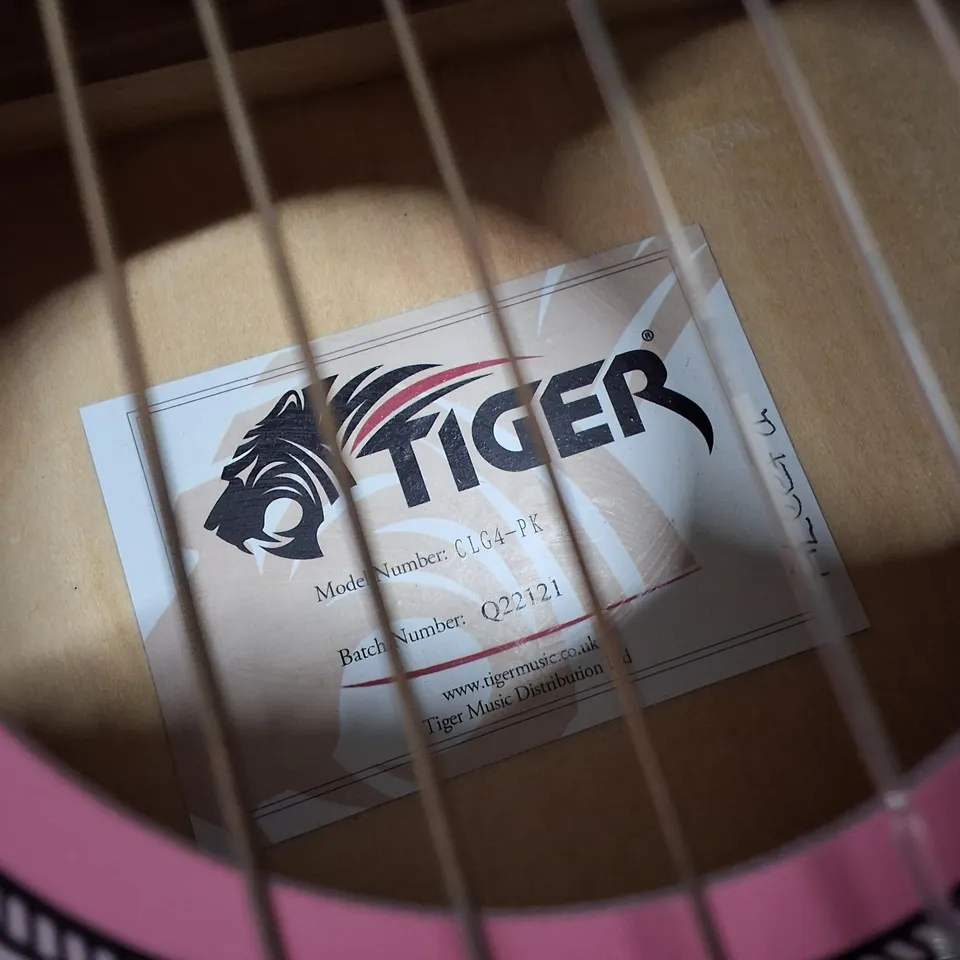 TIGER CLG4-PK PINK CLASSICAL GUITAR