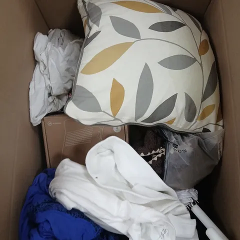 BOX OF APPROXIMATELY 15 ASSORTED ITEMS TO INCLUDE CLOTHING AND HOUSEHOLD PRODUCTS ETC.