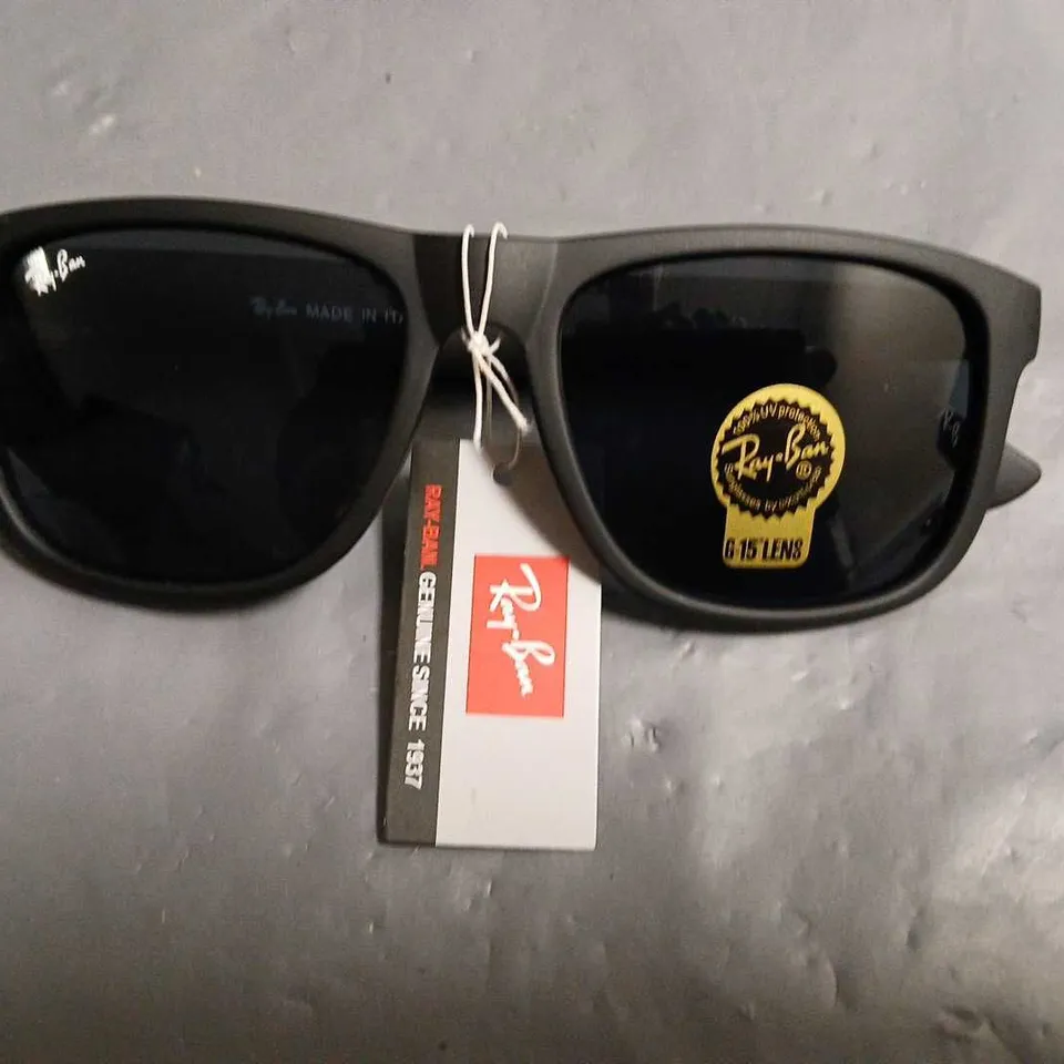 BOXED PAIR OF RAY BAN GLASSES WITH G-15 LENS IN CASE