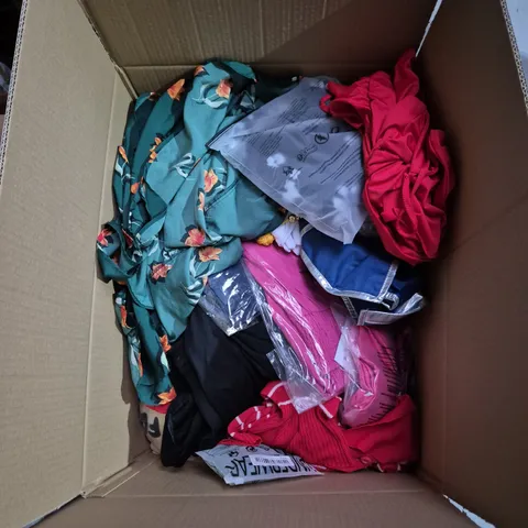 WOMEN'S CLOTHING ASSORTMENT IN BOX – MIXED GARMENTS LARGE BOX OF ITEMS