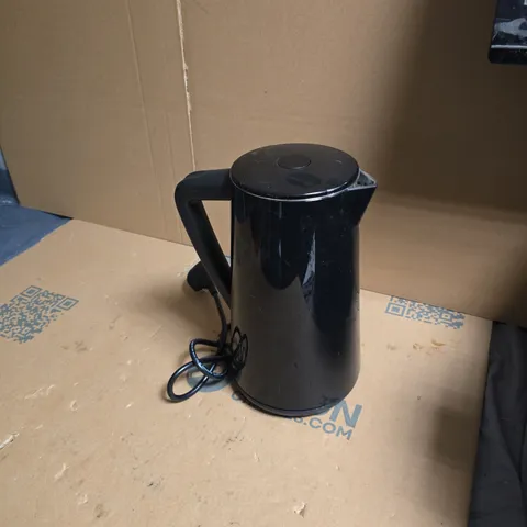 SWAN VOICE CONTROLLED BLACK ELECTRIC KETTLE 