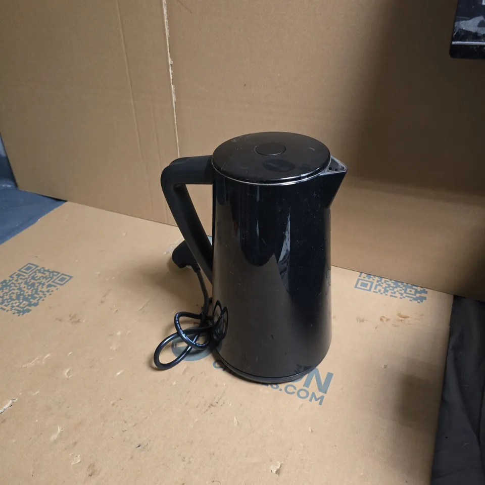 SWAN VOICE CONTROLLED BLACK ELECTRIC KETTLE 