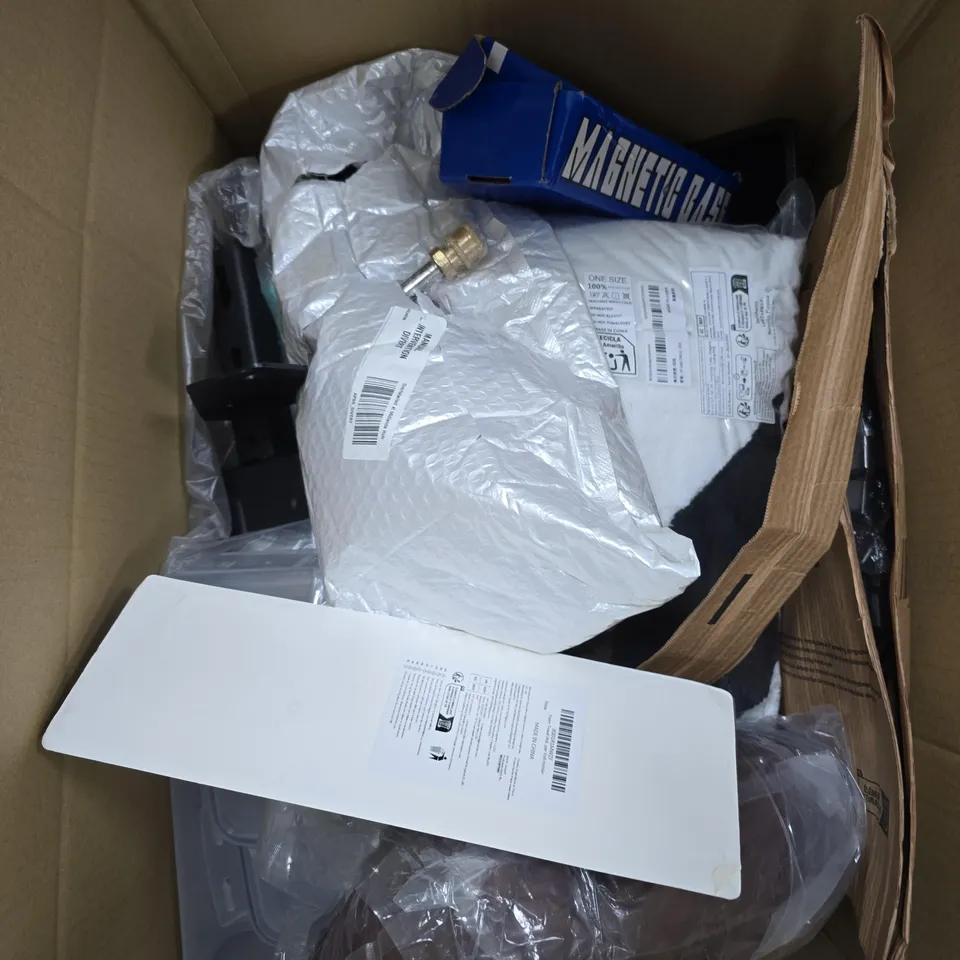 APPROXIMATELY 15 ASSORTED HOUSEHOLD PRODUCTS TO INCLUDE STORAGE CONTAINER, SOFA COVER, MAGNETIC BASE ETC 