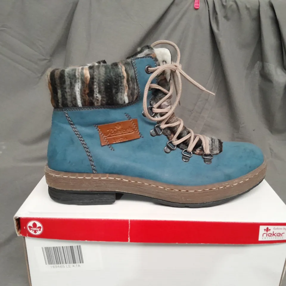 BOXED PAIR OF RIEKER FLEECE LINING BOOTS IN BLUE - UK 7 1/2