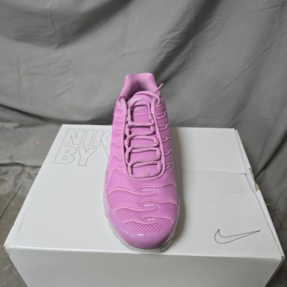 NIKE BY YOU PINK SNEAKERS – WOMEN'S RUNNING SHOES SIZE 11 BOXED