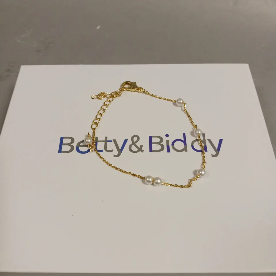 BETTY & BIDDY PEARL CHAIN LINK BRACELET 