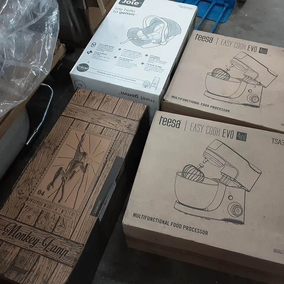 PALLET OF ASSORTED PRODUCTS TO INCLUDE TEESA MULTIFUNCTIONAL FOOD PROCESSOR, SELETTI MONKEY LAMP, JOIE BABY CARRIER, YONEX BADMINTON RACKET, MOBICOOL THERMOELECTRIC COOLER 