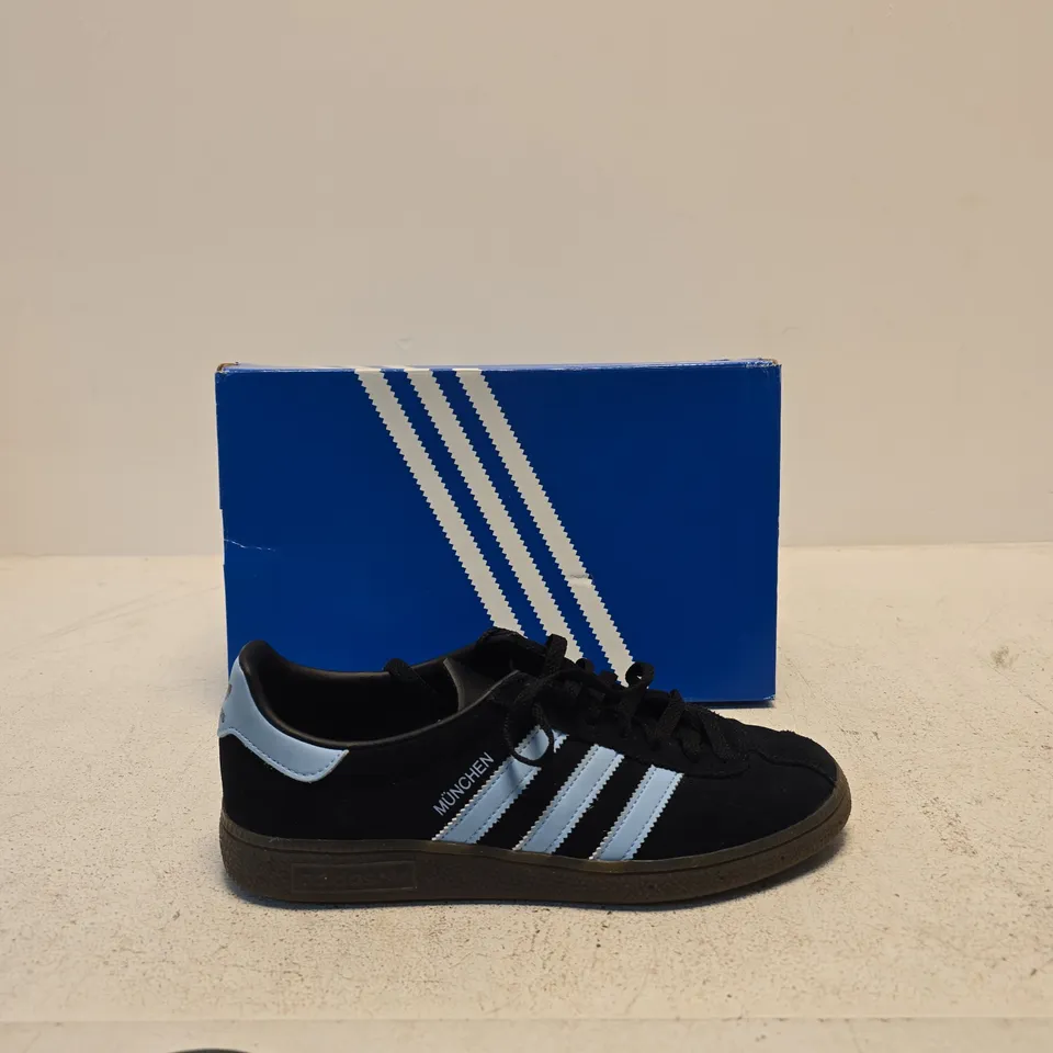 ADIDAS MÜNCHEN SNEAKERS – BLACK WITH LIGHT BLUE STRIPES, UK 7.5