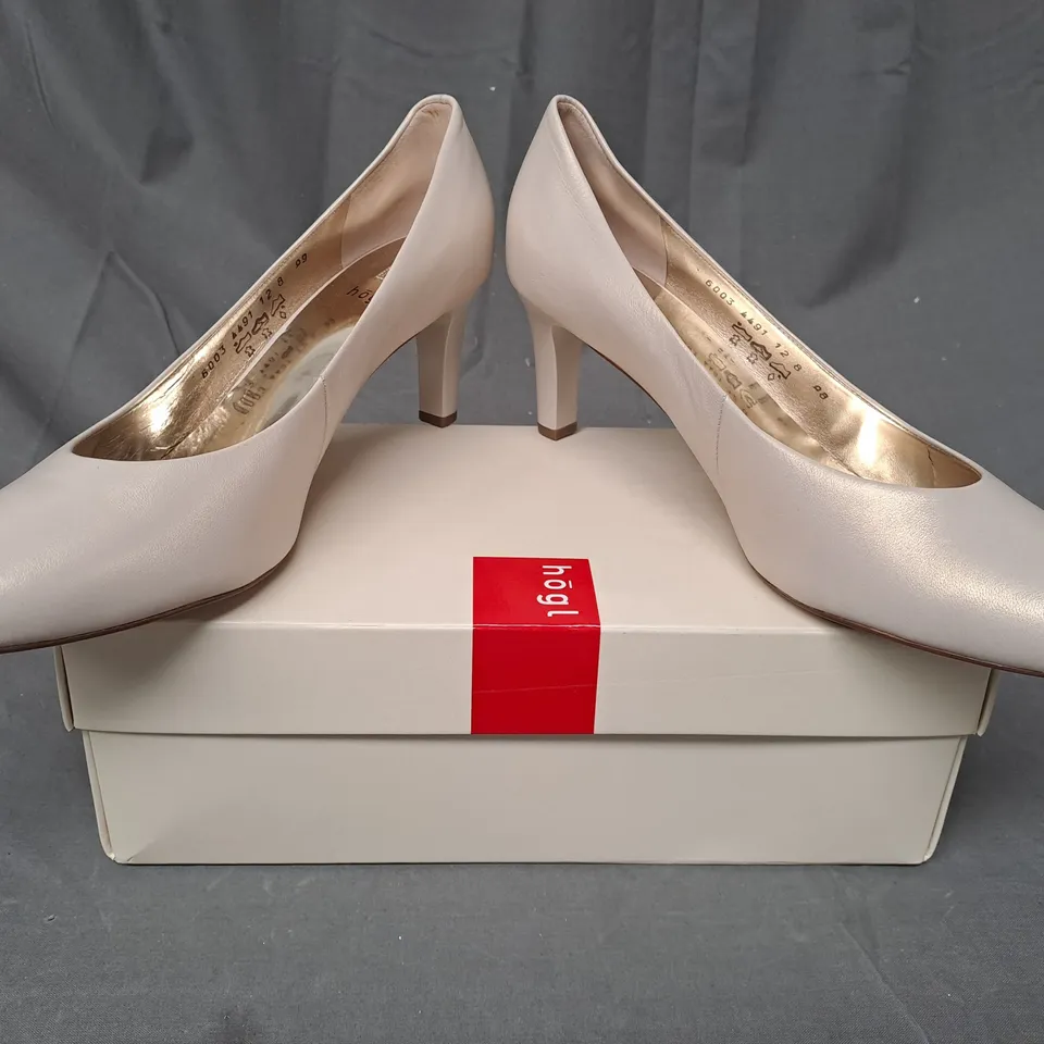 BOXED PAIR OF HOGL CLOSED TOE MID HEEL SLIP-ON SHOES IN CHAMPAGNE UK SIZE 8