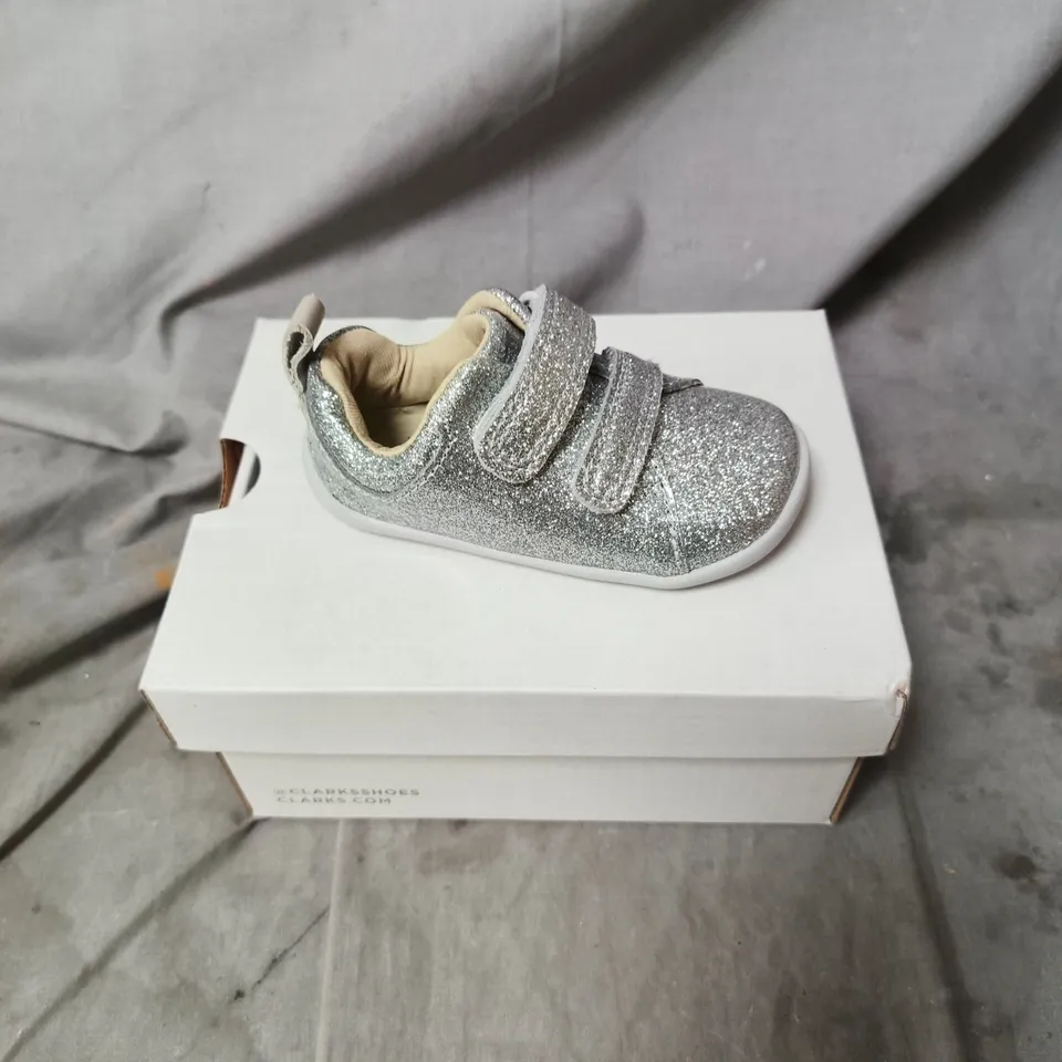 CLARKS FIRST SHOES GLITTER SILVER BABY SHOES WITH VELCRO STRAPS UK SIZE 3.5 FEMALE