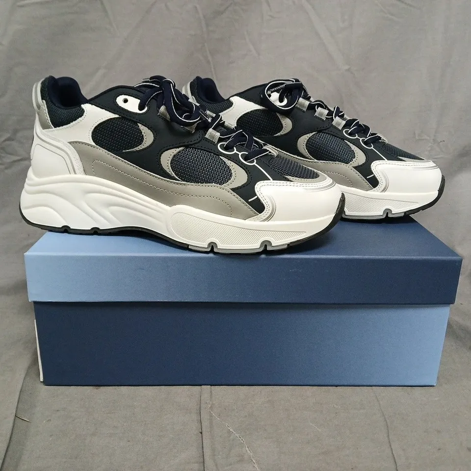 BOXED PAIR OF CLEENS PULSE RUNNER TRAINERS IN MIDNIGHT/WHITE SIZE UK 7.5