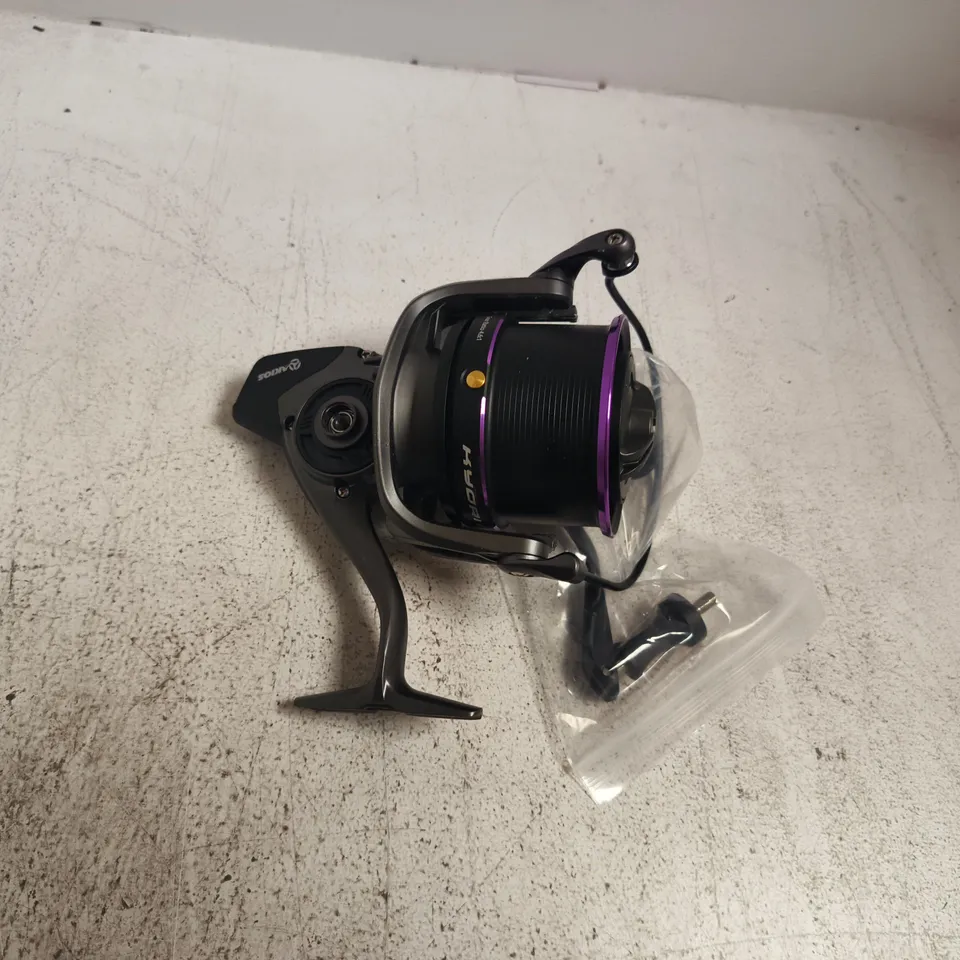 AKIOS SPINNING FISHING REEL – BLACK WITH PURPLE TRIM (BOXED)
