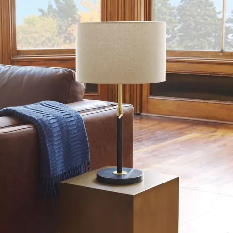 BRAND NEW BOXED TELESCOPING ADJUSTABLE TABLE LAMP (58cm)