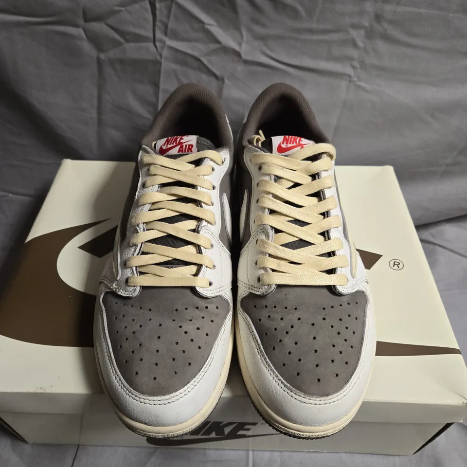 BOXED PAIR OF NIKE AIR JORDAN 1 LOW DUNKS - UK SIZE 9