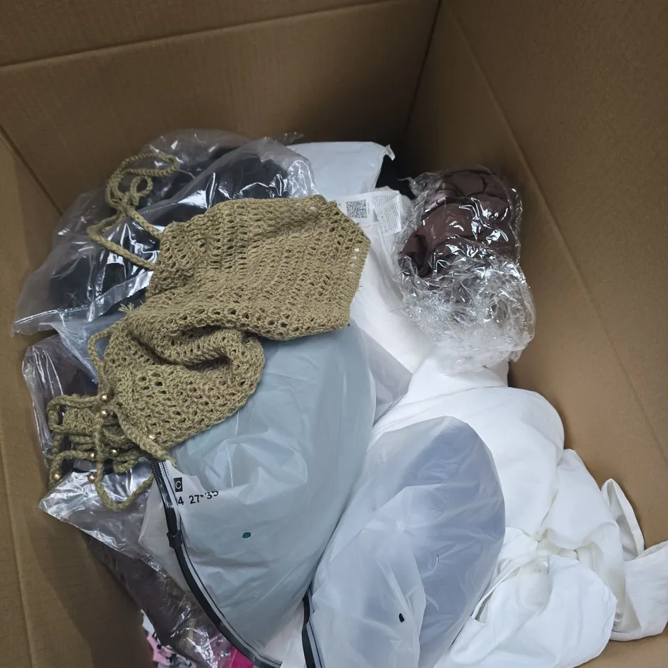 BOX OF APPROXIMATELY 28 ASSORTED CLOTHING ITEMS TO INCLUDE VERY, F&F ETC