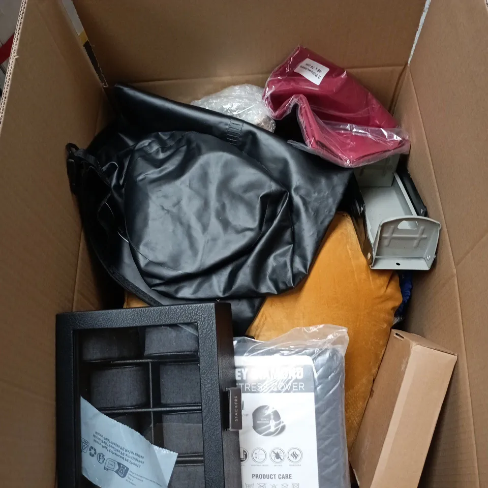 BOX OF APPROXIMATELY 20 ASSORTED ITEMS TO INCLUDE STACKERS WATCH DISPLAY CASE, BRISTAN CLUB BASIN TAPS, GREY DIAMOND MATTRESS TOPPER ETC