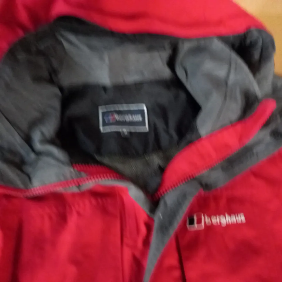 BERGHAUS RED COAT - M