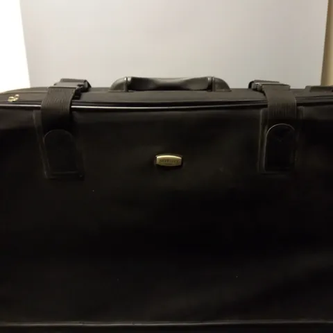 SKYFLITE BLACK LARGE 2 WHEEL SUITCASE