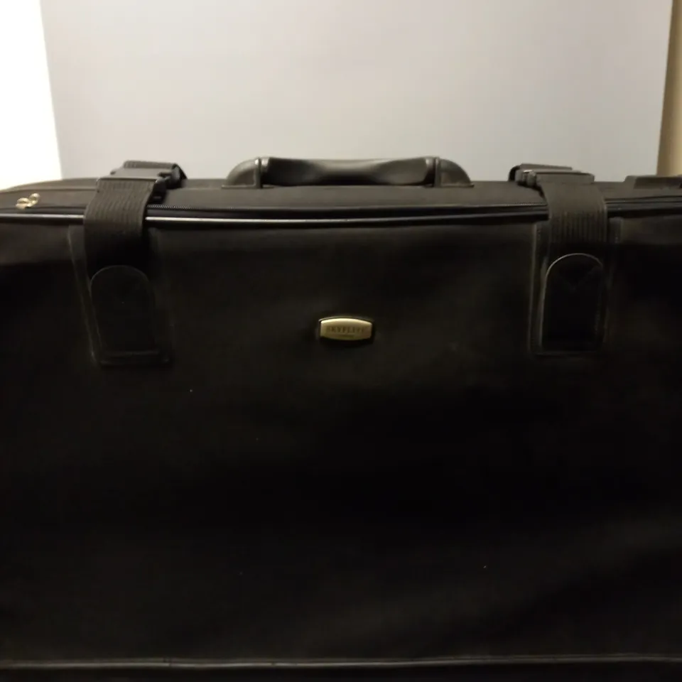 SKYFLITE BLACK LARGE 2 WHEEL SUITCASE