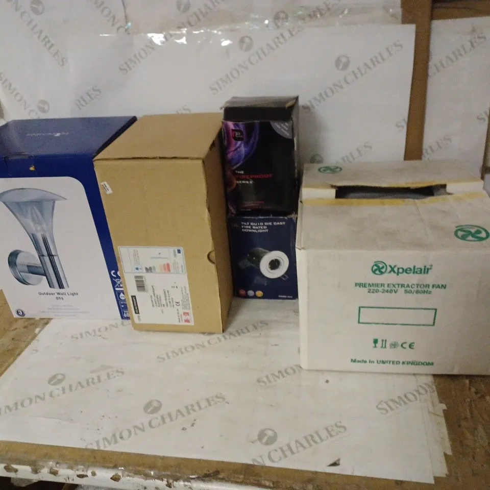 LOT OF 5 ASSORTED LIGHTS AND EXTRACTOR FAN