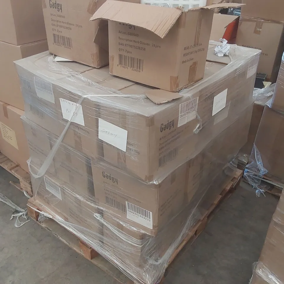 PALLET CONTAINING A VERY LARGE QUANTITY OF GADGY HERB GLASSES