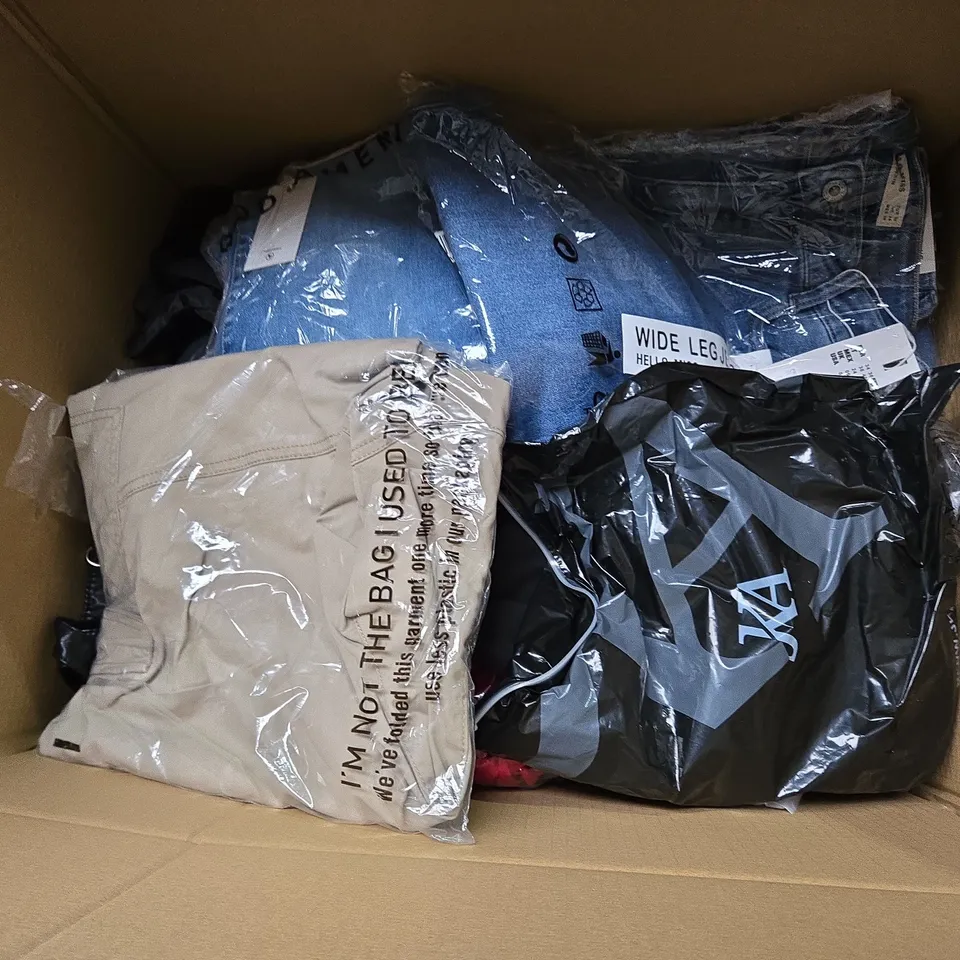 LARGE BOX OF ASSORTED CLOTHING ITEMS IN VARIOUS SIZES, STYLES AND COLOUR 