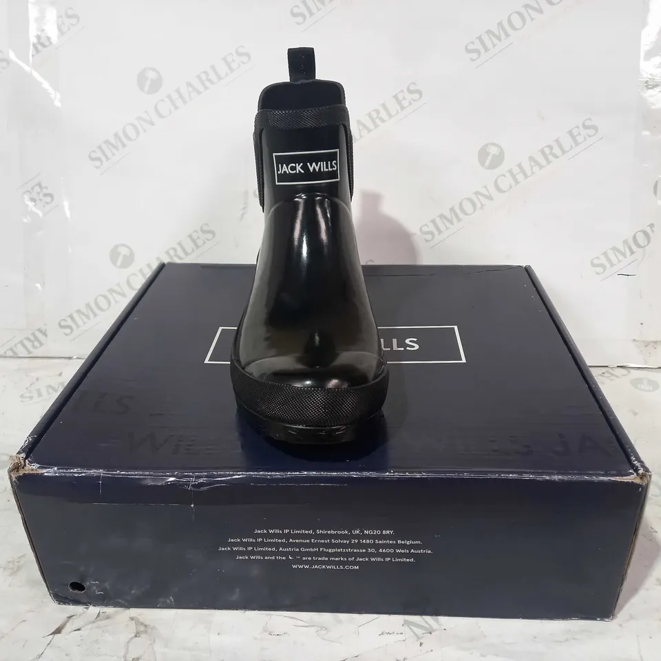 BOXED PAIR OF JACK WILLS CHELSEA WELLY BOOTS IN GLOSS BLACK UK SIZE 6