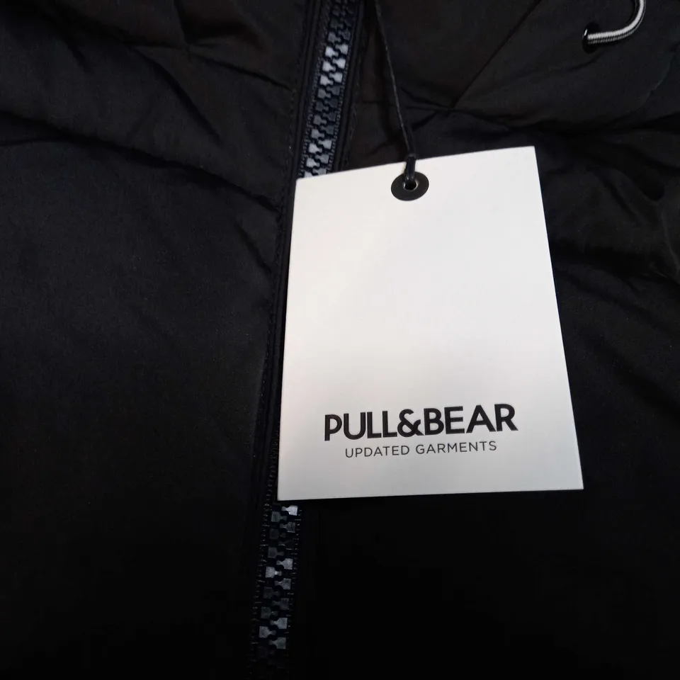 PULL&BEAR BLACK PADDED/HOODED WINTER JACKET - MEDIUM