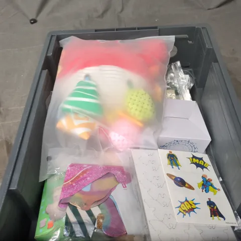 TOTE OF APPROXIMATELY 12 ASSORTED ITEMS TO INCLUDE: ASSORTED FOOTBALL CLUB STICKERS