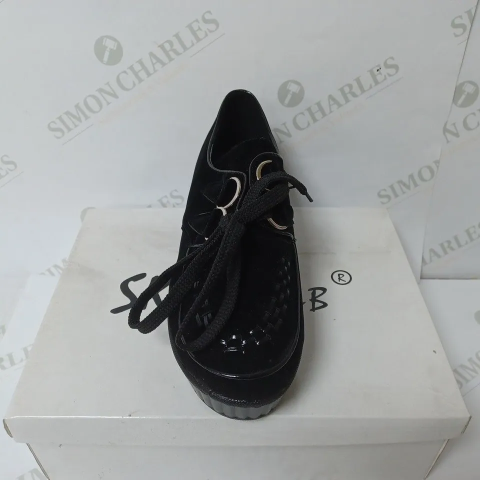 BOXED PAIR OF SKO BY A&B PLATFORM SHOES IN BLACK SUEDE SIZE 38 